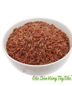 Chụp cận cảnh gạo lứt đỏ Điện Biên