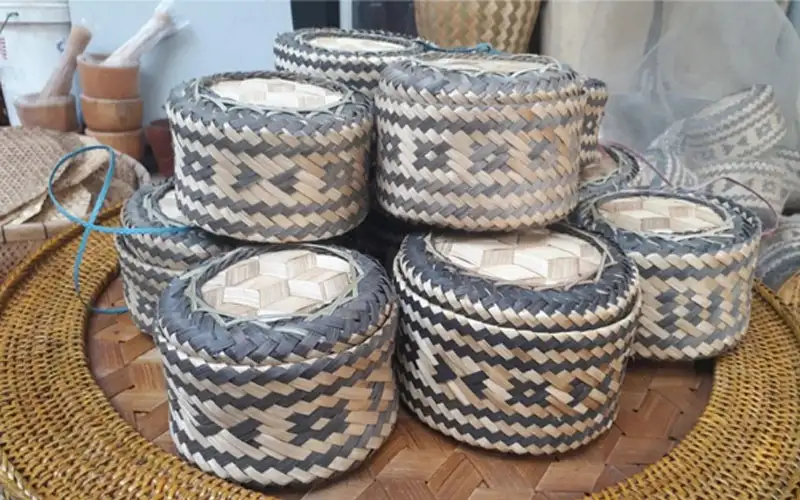 Ếp khẩu/Cóong khẩu: Hộp đựng xôi người Thái