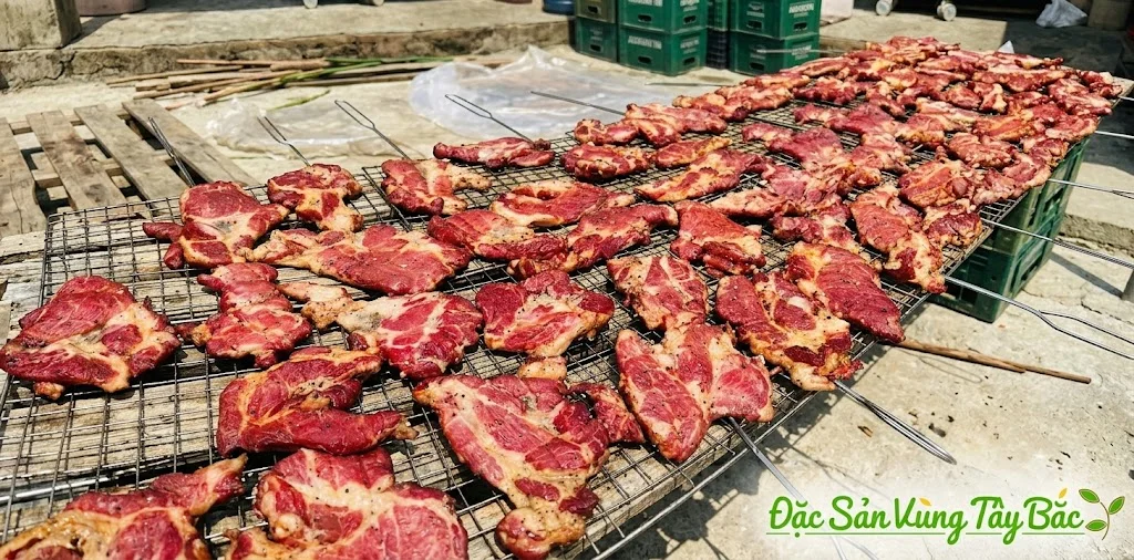 Nạc vai giòn gác bếp ướp mắc khén chuẩn Tây Bắc