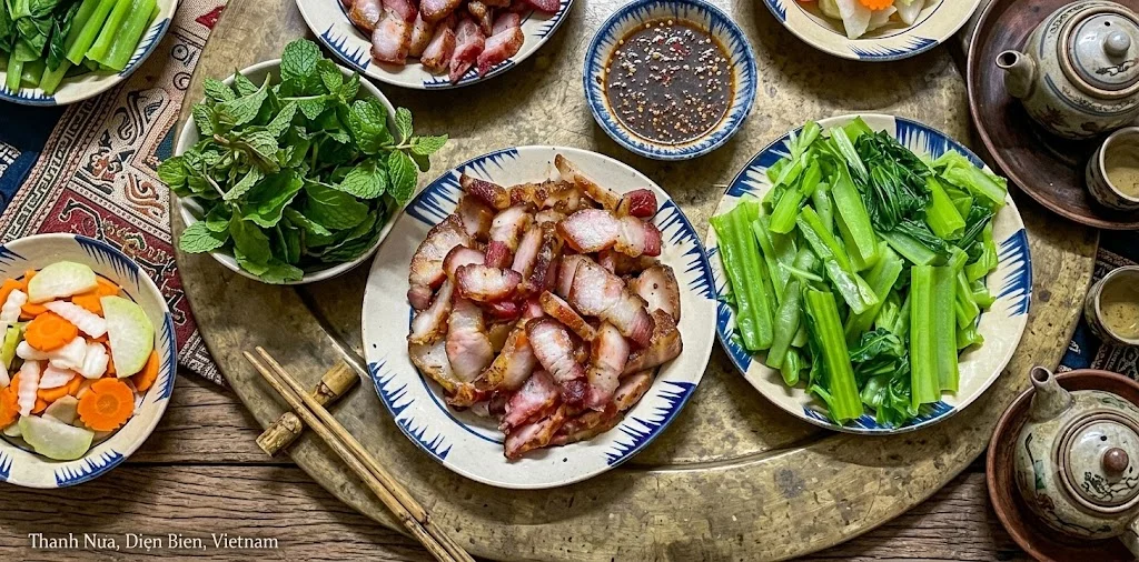 Ba chỉ gác bếp Thưởng thức ba chỉ gác bếp chuẩn Tây Bắc