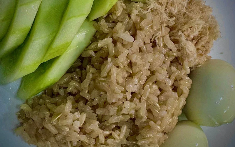 Cơm nấu từ gạo lứt séng cù